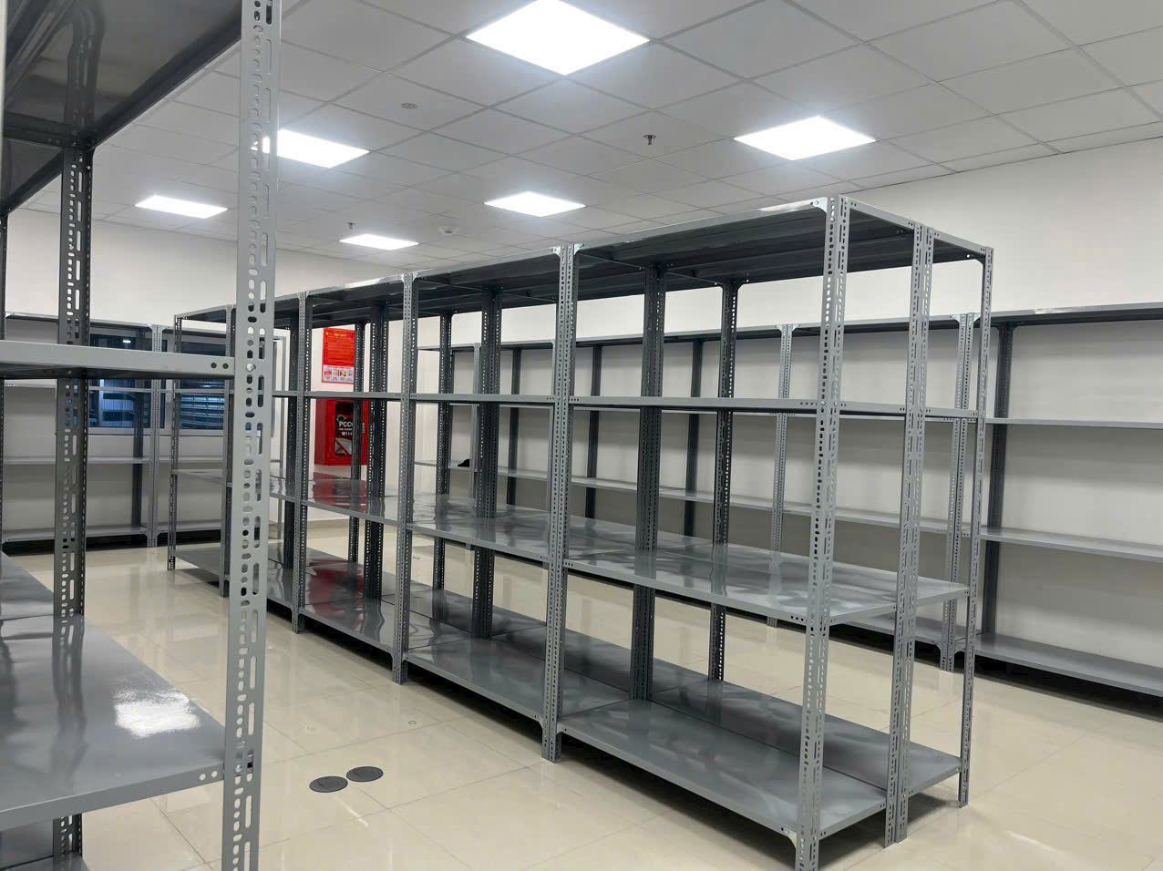 Kệ V lỗ cao 2m 4 tầng giá 700k